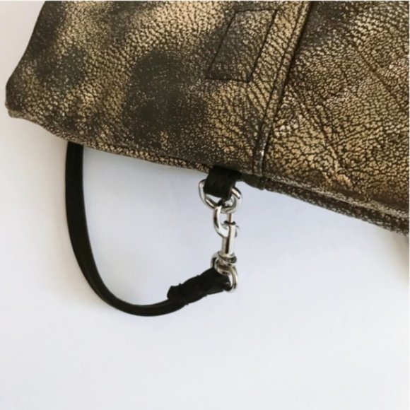 Mossimo Womens Faux Leather Quilted Gold Metallic Fold over Flap Crossbody bag - Picture 2 of 8